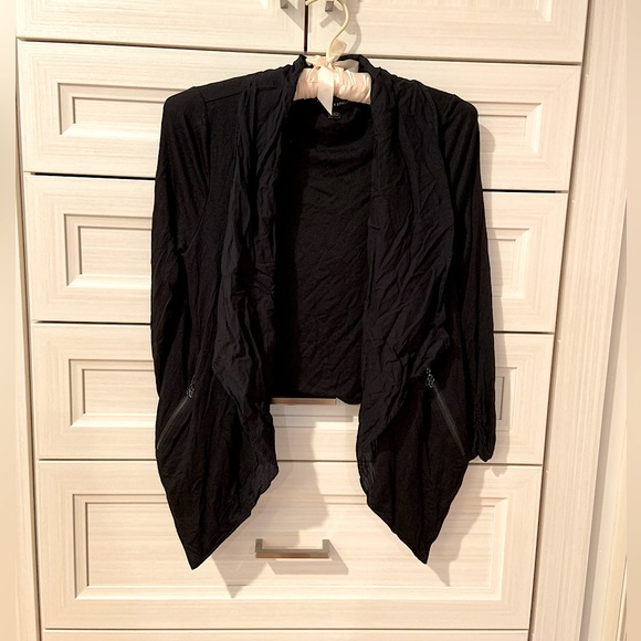 Jacket with zip pockets 🤐—Keep your chapstick safe at work! - Picture 1 of 5